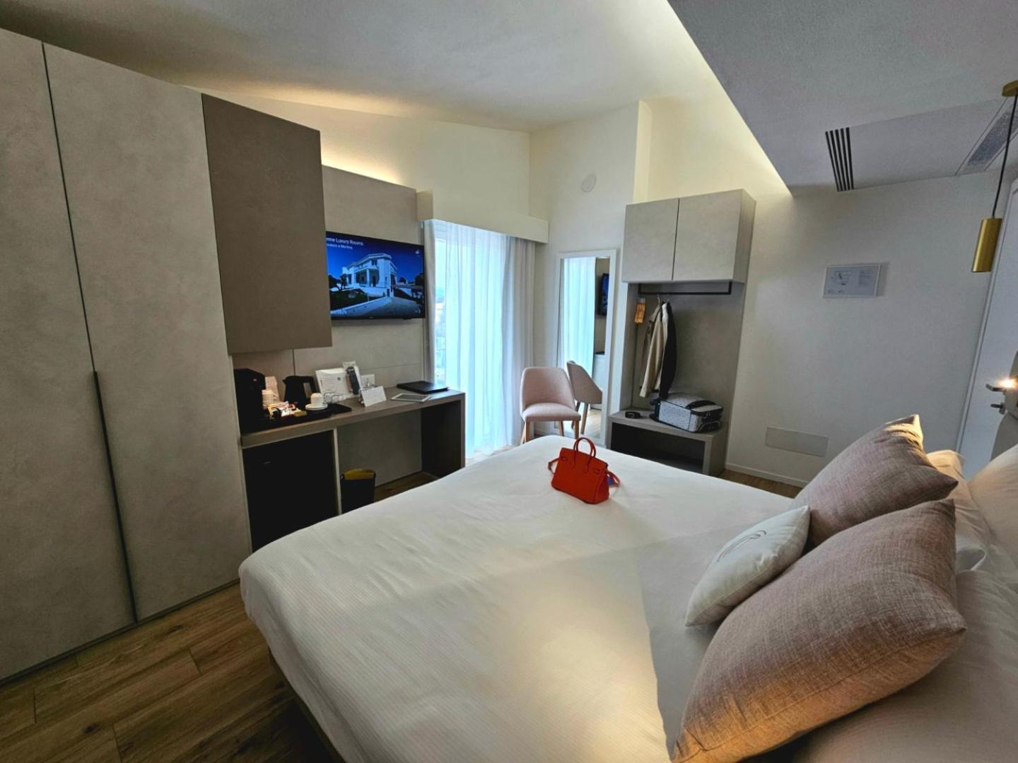 Chic & Charme Luxury Rooms ออลเบีย ภายนอก รูปภาพ