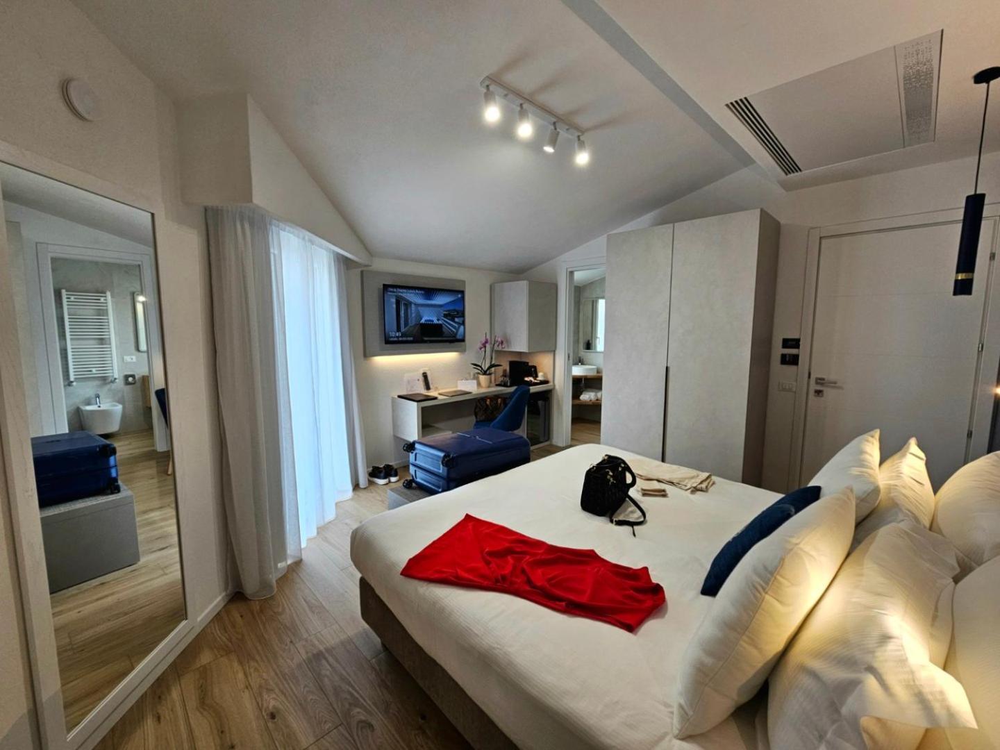 Chic & Charme Luxury Rooms ออลเบีย ภายนอก รูปภาพ