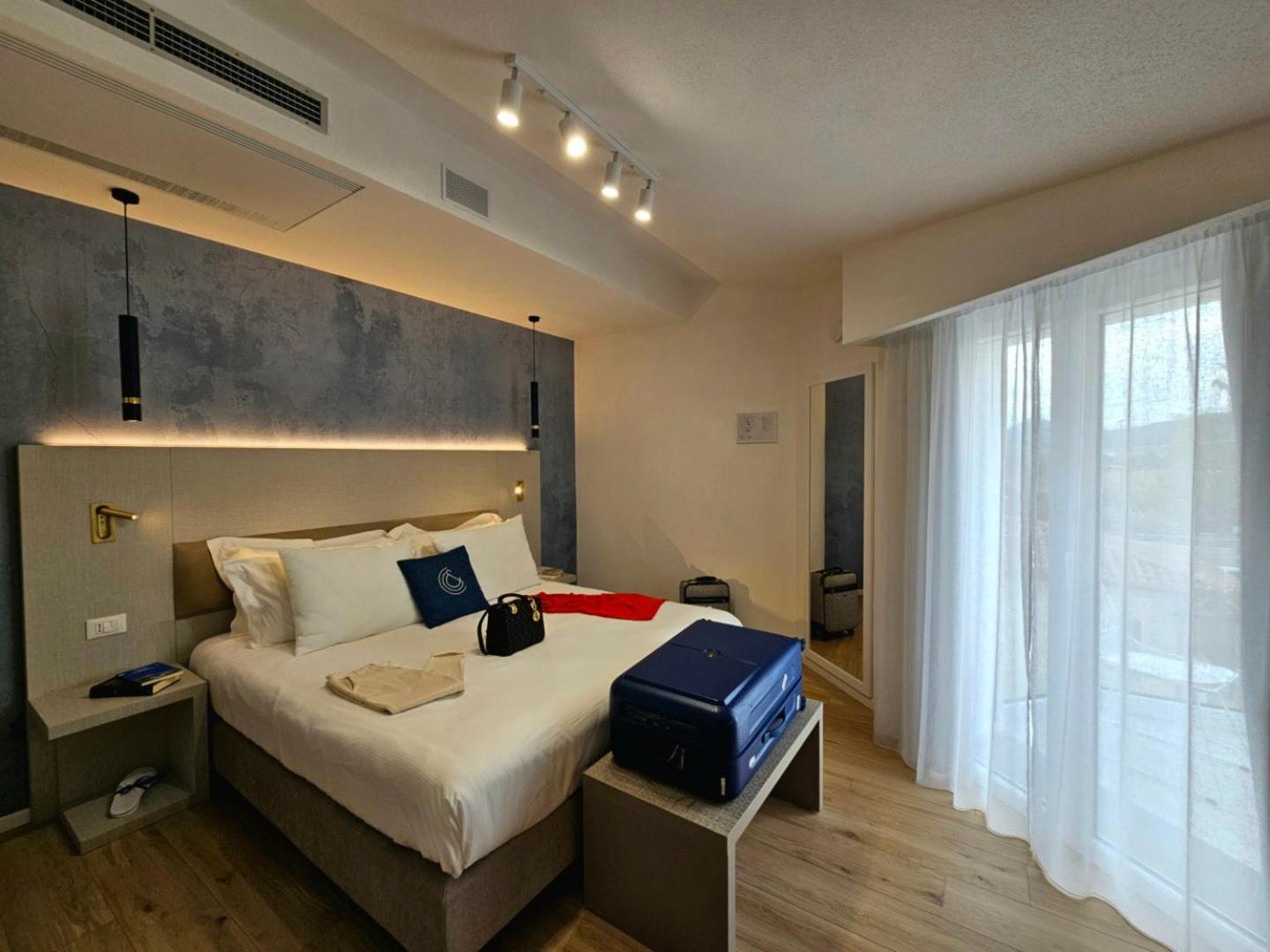 Chic & Charme Luxury Rooms ออลเบีย ภายนอก รูปภาพ