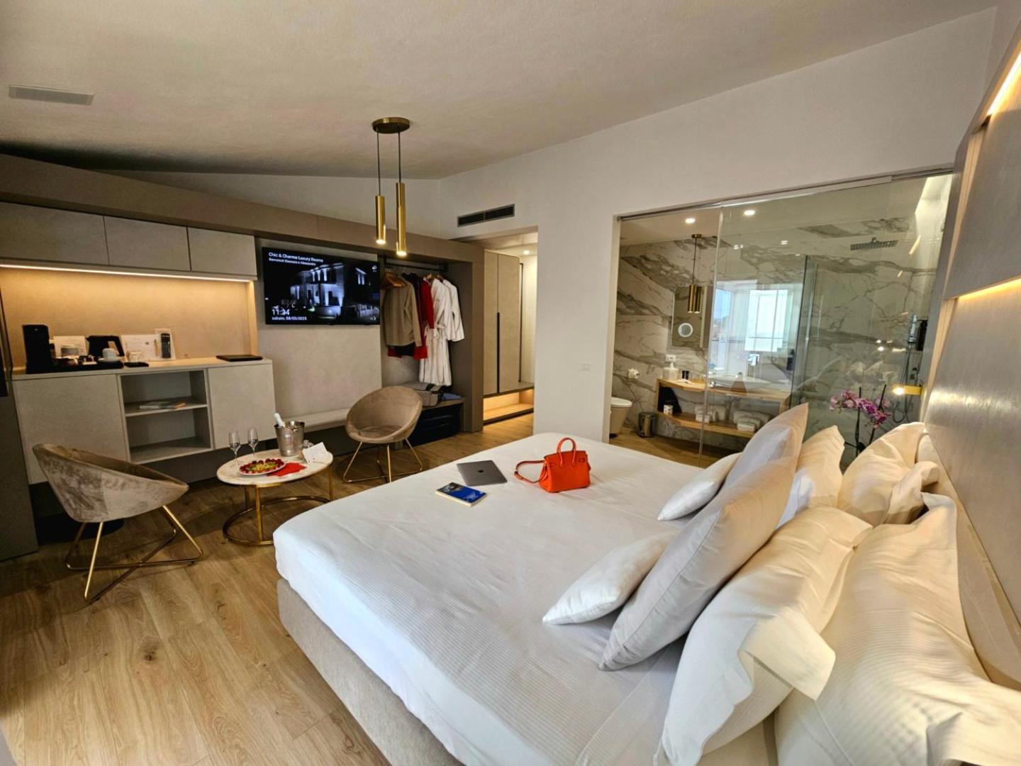 Chic & Charme Luxury Rooms ออลเบีย ภายนอก รูปภาพ